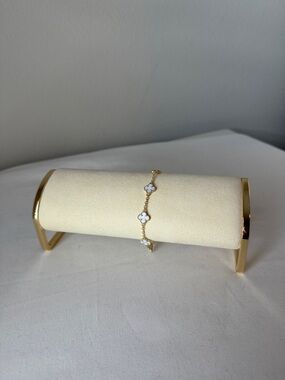 Gold Clover Link Bracelet with White Inlay